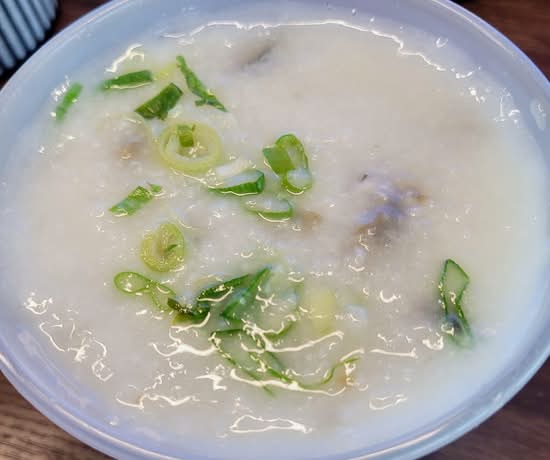 Preserved Egg and Sliced Pork (皮蛋肉片粥)